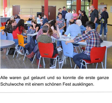 Alle waren gut gelaunt und so konnte die erste ganze Schulwoche mit einem schönen Fest ausklingen.